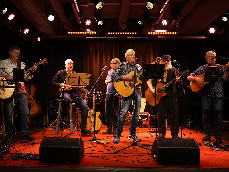 TUESDAY AFTERNOON SESSION BAND